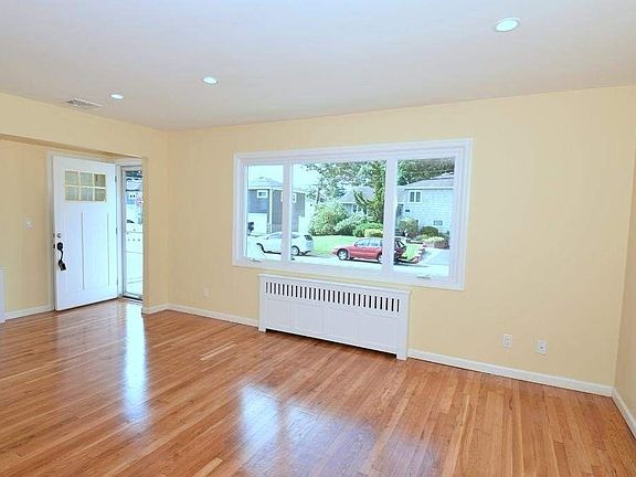 3rd image of 104 Louis St