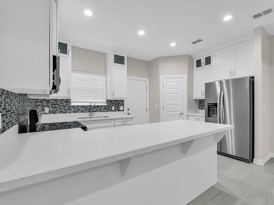2nd image of 1631 Playa Dr Unit 4