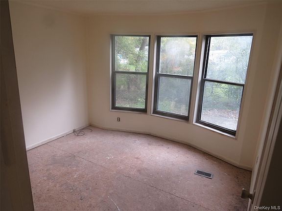 4th image of 723 Beekman Road #75