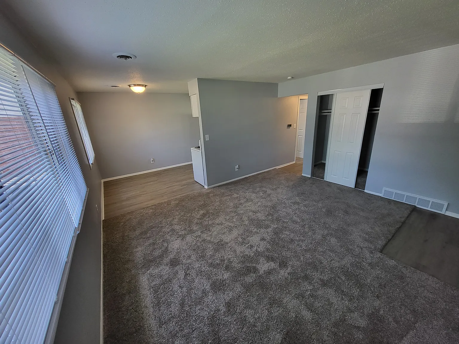 2 bed, 896 sqft, $900 — Photo 3