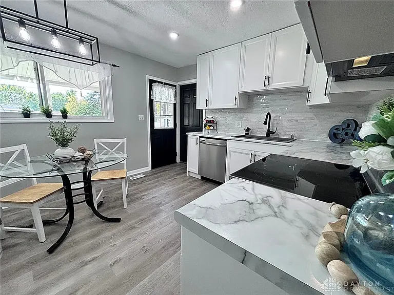 90 Brent Dr — Photo 6