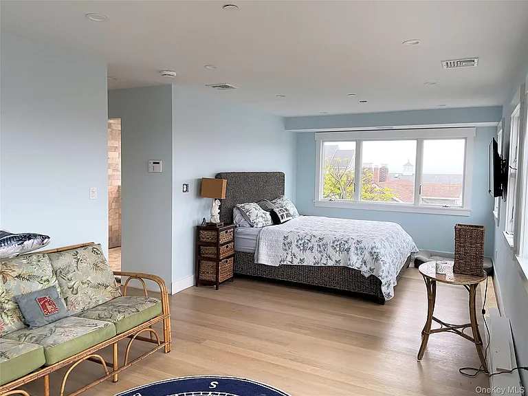 40 Trenton Ave — Photo 16