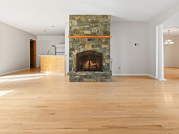 5th image of 200 Westridge Dr