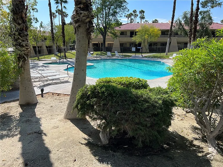 2801 E Los Felices Cir #D117 — Photo 21