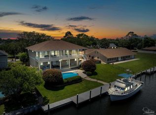 946 Gondolier Blvd, Gulf Breeze, FL 32563