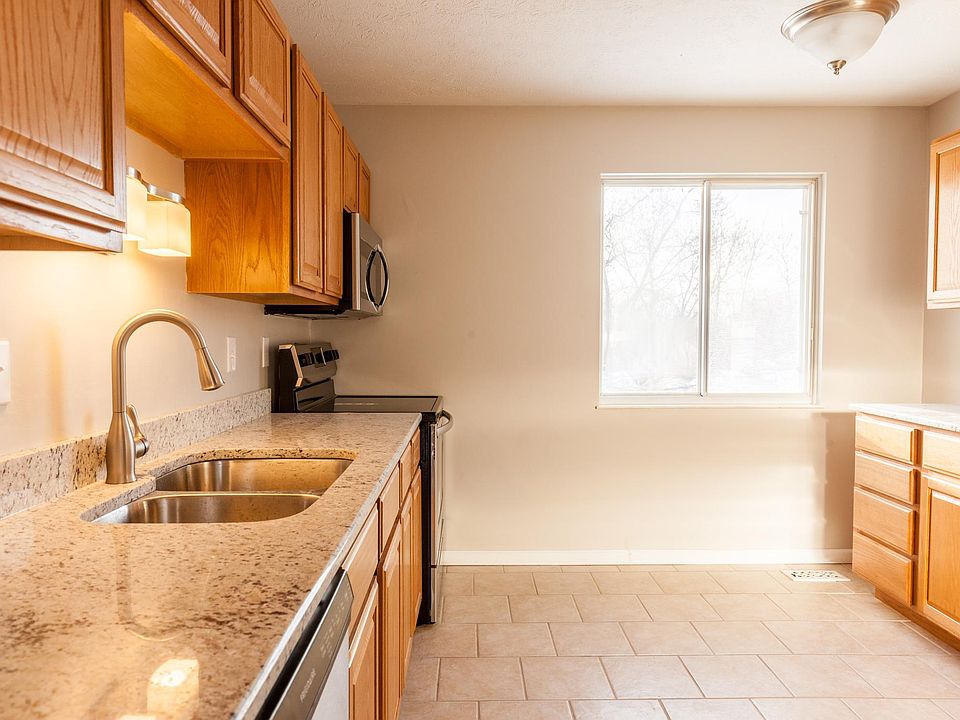 Granite counters in Kitchen!