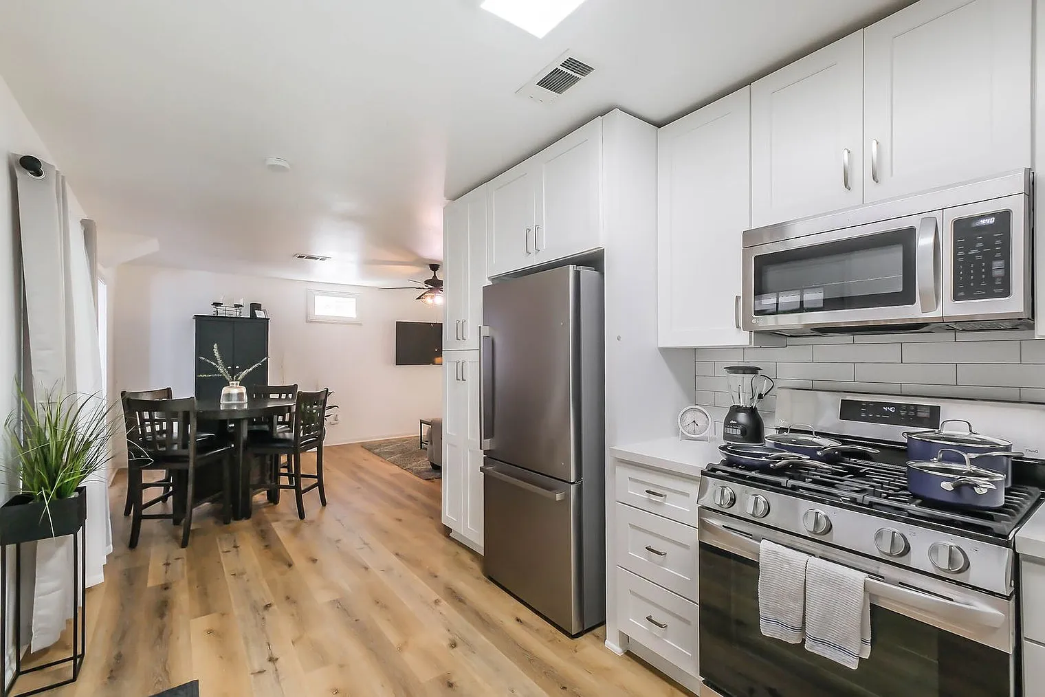 3 bed, 2.0 bath, 1248 sqft, $3,003 — Photo 3