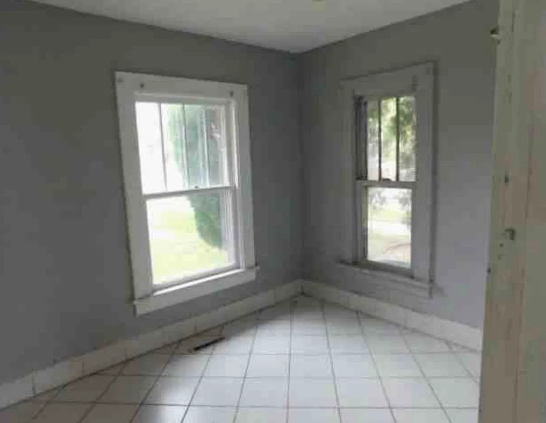 N Broadwell Ave, Grand Island — Photo 4