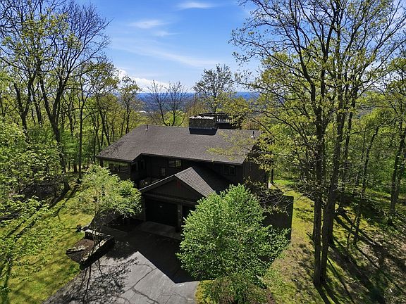 4th image of 10 Cadwell Dr