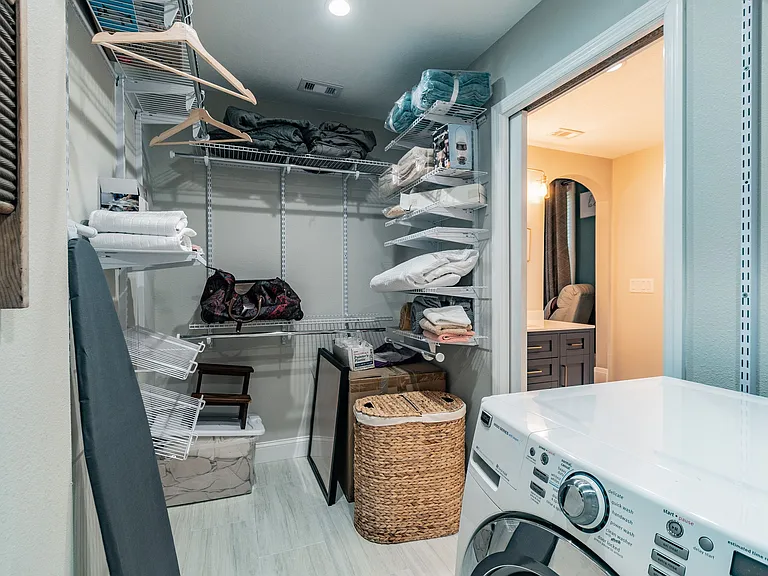 310 E Paris St — Photo 13
