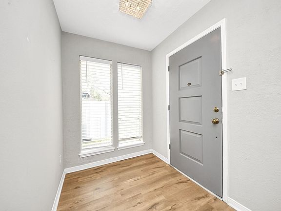 4th image of 619 Shenandoah Dr