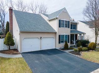 22 Country Side Ct, Easton, PA 18045