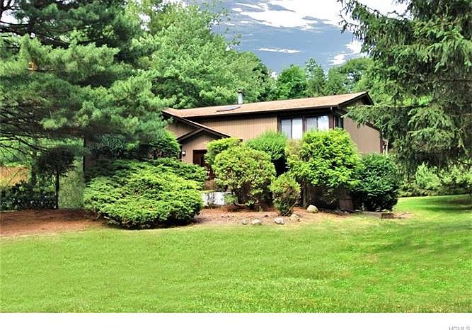 1st image of 3 Melrose Ln