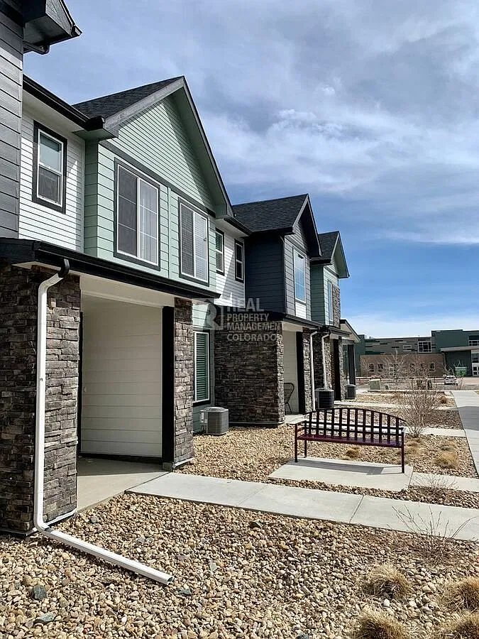 Contemporary Arvada Townhome — Photo 2