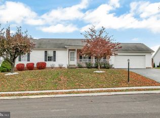 2 Manor Cir, Littlestown, PA 17340