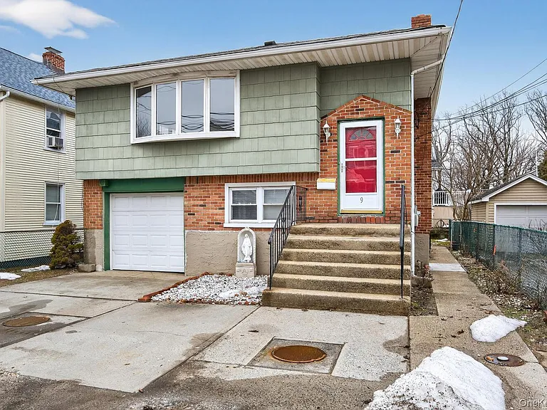 9 Bay Beach Ave — Photo 2