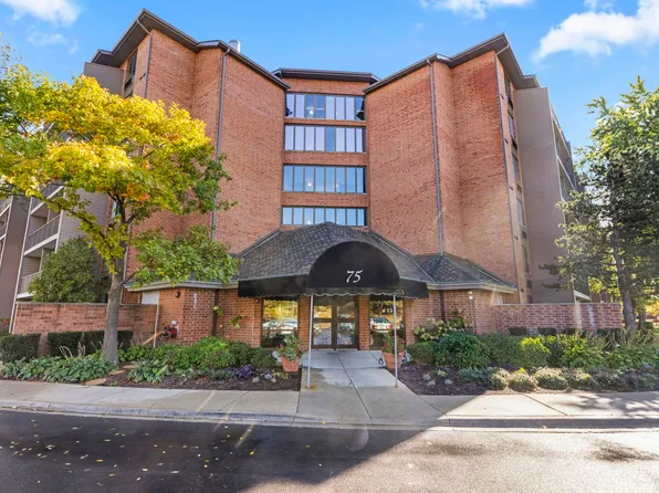75 Kristin Cir APT 210, Schaumburg, IL 60195