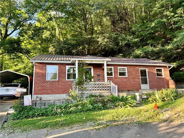 169 Court St, Madison, WV 25130