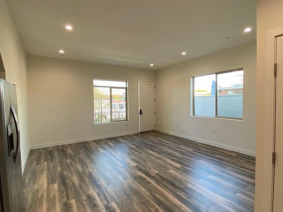 5th image of 5934 Vineland Ave #101
