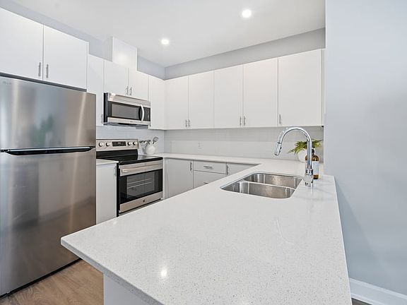 3rd image of 2380 Cleroux Cres #207