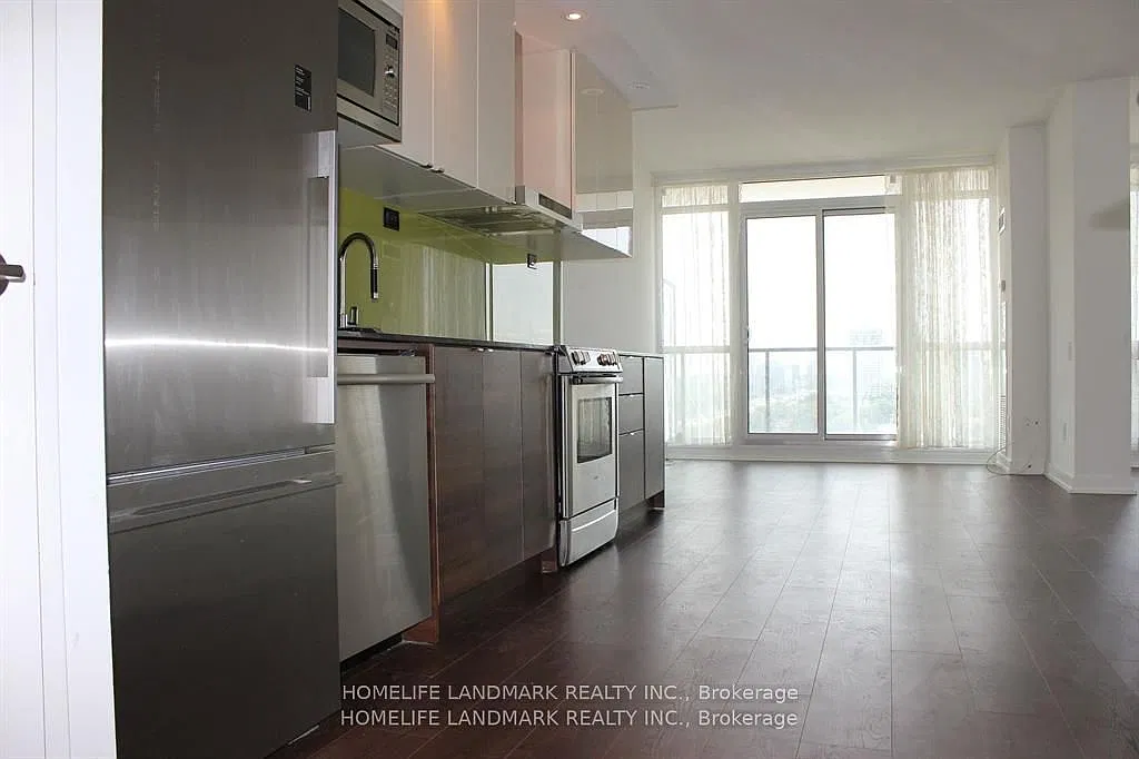 121 McMahon Dr — Photo 2