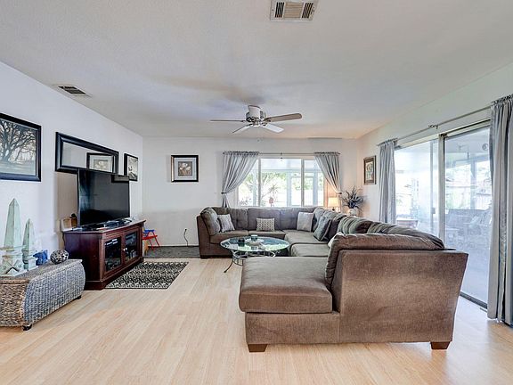 3rd image of 2376 SE Holland Street