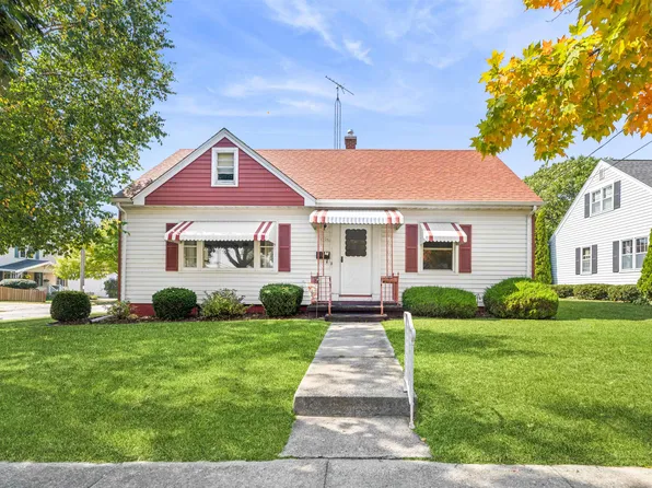 1526 S 12th St, Manitowoc, WI 54220