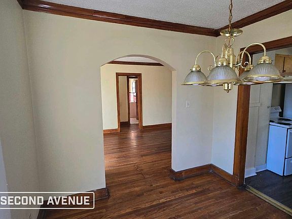 3rd image of 2730 Barron Ave