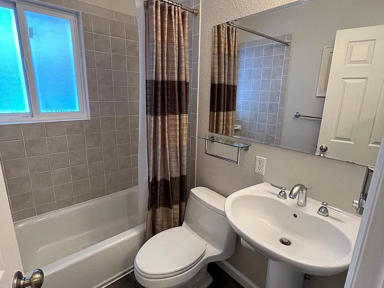 2560 Yarrow Ct — Photo 15