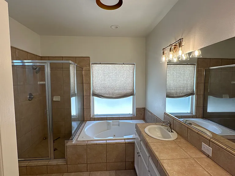 1555 Taylor Ln — Photo 13