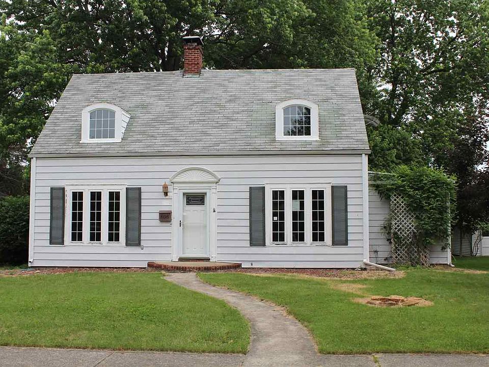 1st image of 608 W Washington St