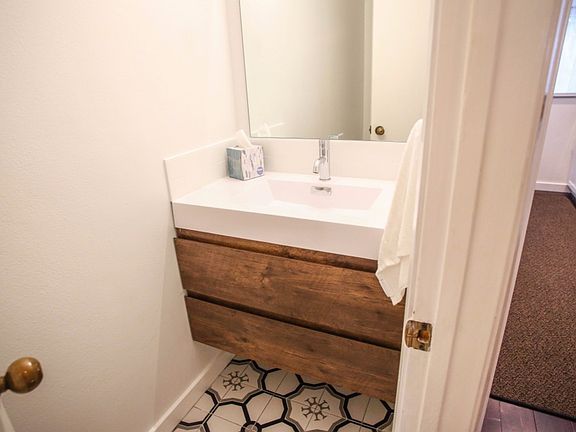 2nd image of 1433 N Harper Ave APT 5
