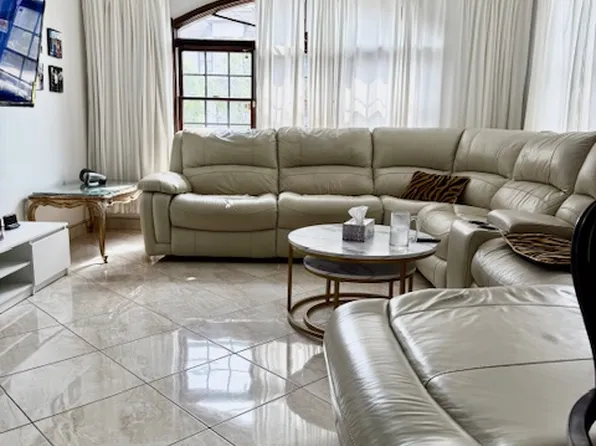 1874 East 27th Street image 3 of 18