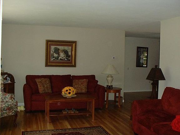 5th image of 2 Birchwood Dr