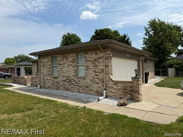 15012 Congress Dr — Photo 3