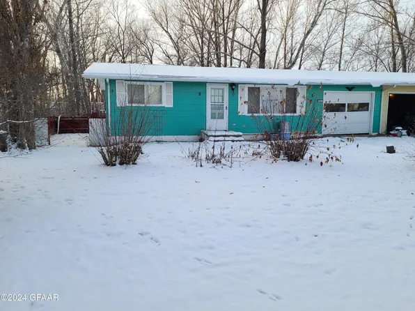 210B 6th St, Emerado, ND 58228