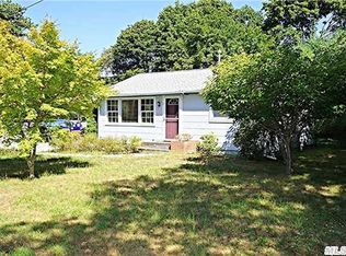 3 State St, Hampton Bays, NY 11946