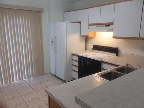 4th image of 3905 Redwood Ln