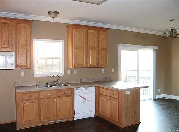 5th image of 304 Forest Hollow Dr
