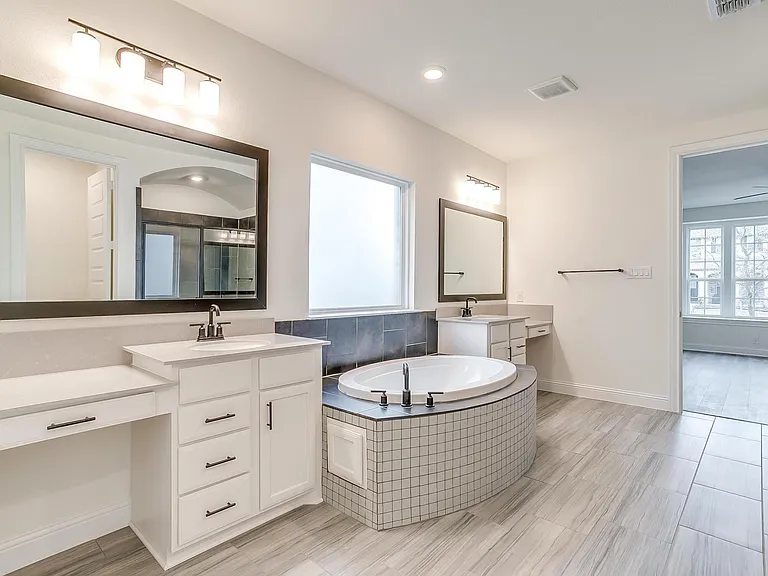 9836 Derbyshire Dr — Photo 50