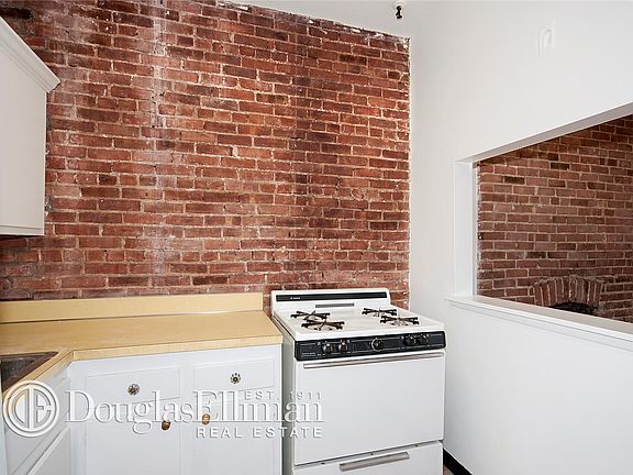3rd image of 38 W 94th St APT 4