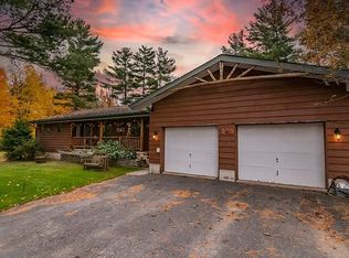 858 Springfield Rd, Wilmington, NY 12997