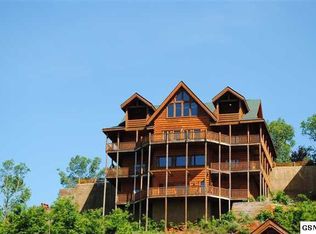 1081 Towering Oaks Dr, Sevierville, TN 37876