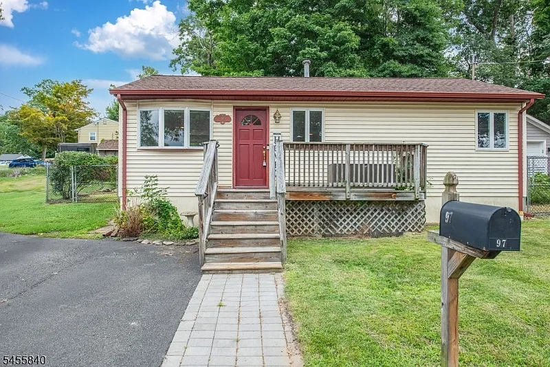 2 bed, 1.0 bath, $2,500 — Photo 1