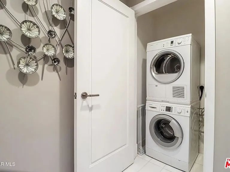 900 W Olympic Blvd #34D — Photo 25