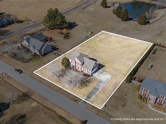 3rd image of 8596 Oak Meadows Dr
