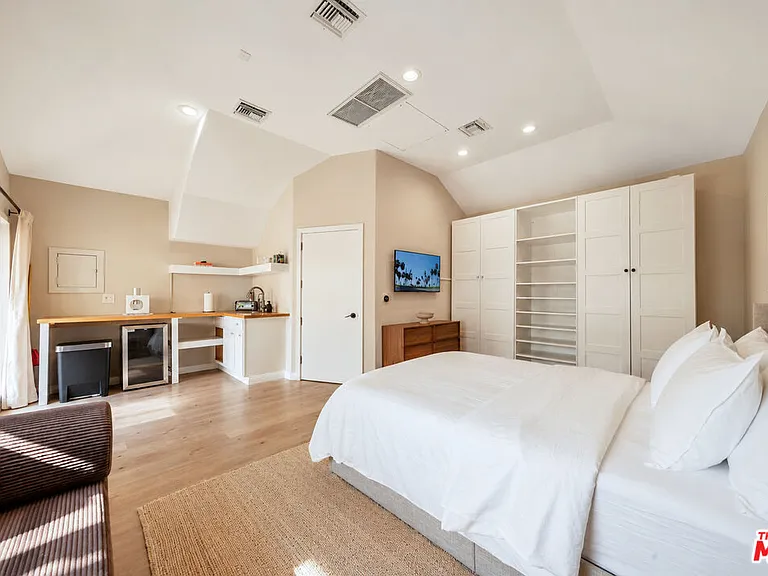 6537 Moore Dr — Photo 23