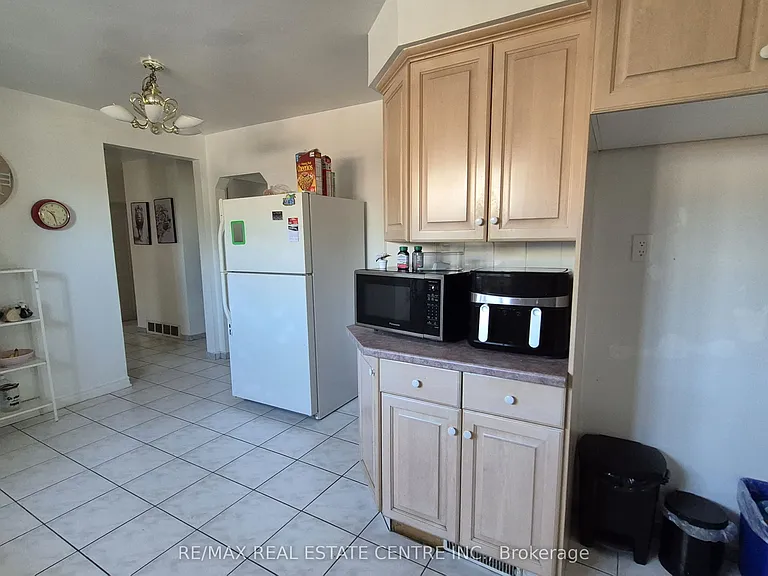 71 Gunton Dr #UPPER — Photo 8