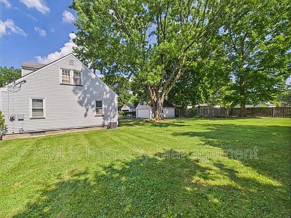 5th image of 975 Glenwood St NE