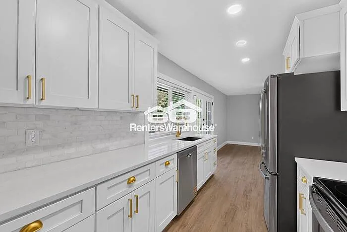1004 Whitehall Dr — Photo 17